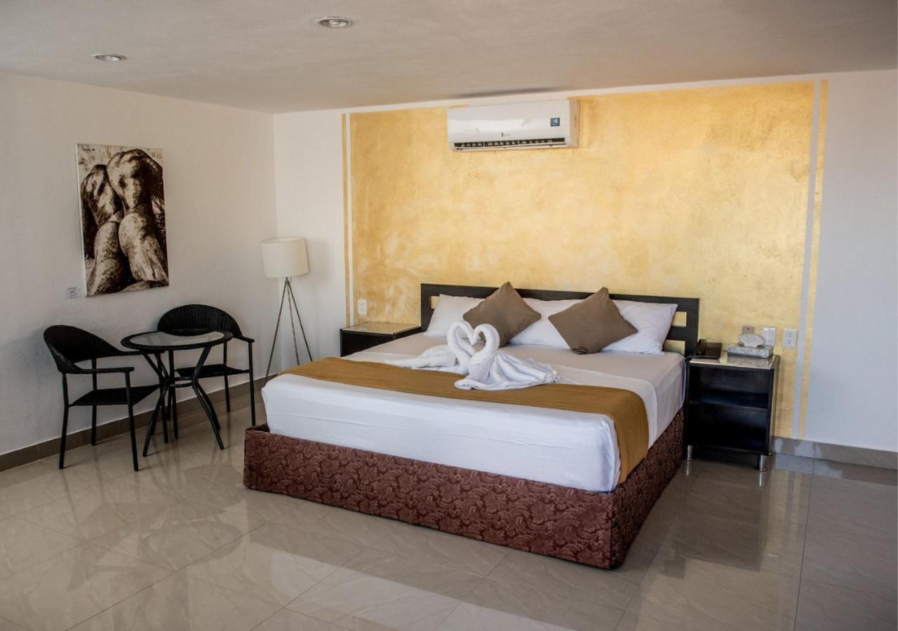 Sunrise 42 Suites By Holiday In Playa Плая дел Кармен Екстериор снимка